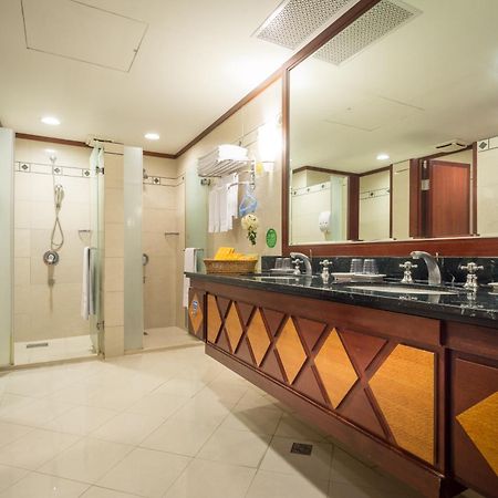 Formosan Naruwan Hotel T'ai-tung Eksteriør billede A bathroom in a hotel