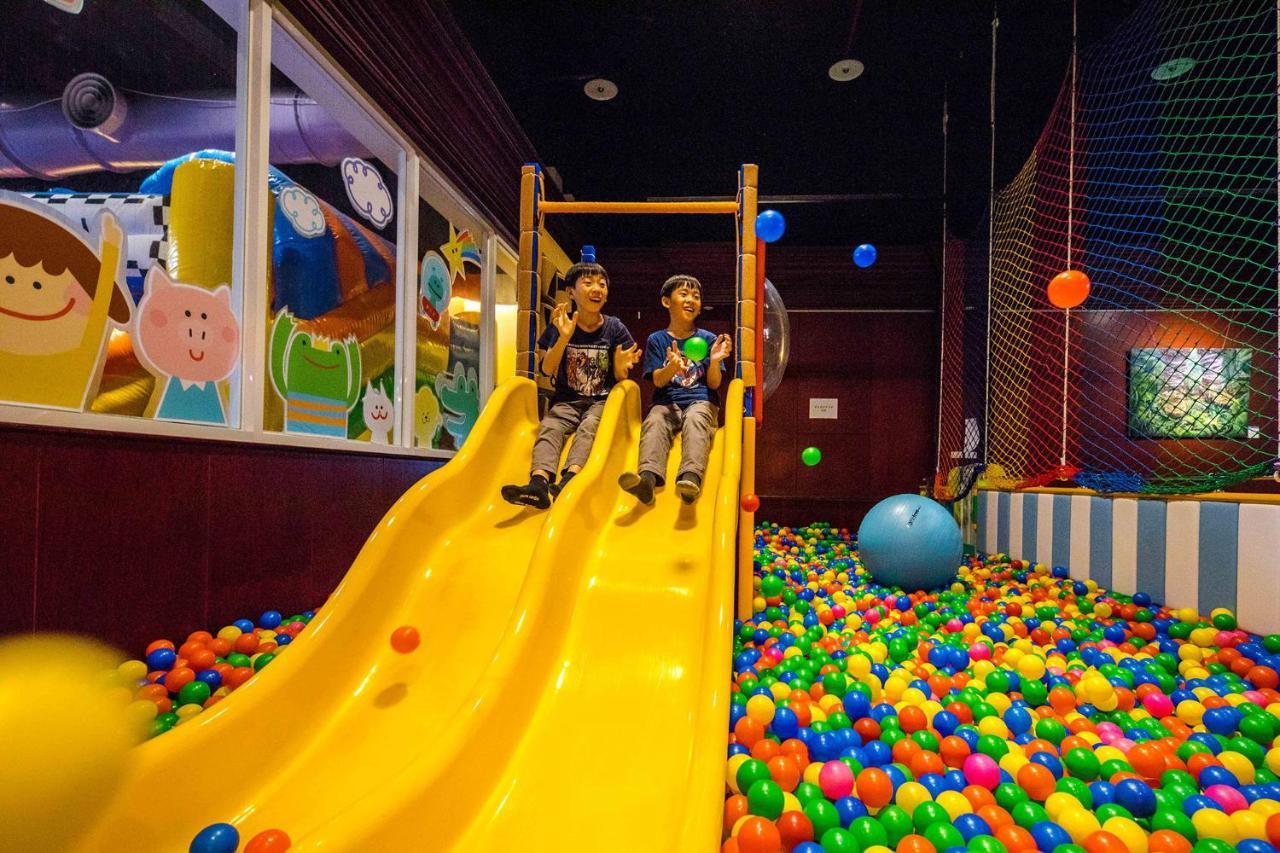 Formosan Naruwan Hotel T'ai-tung Eksteriør billede Children playing in a ball pit